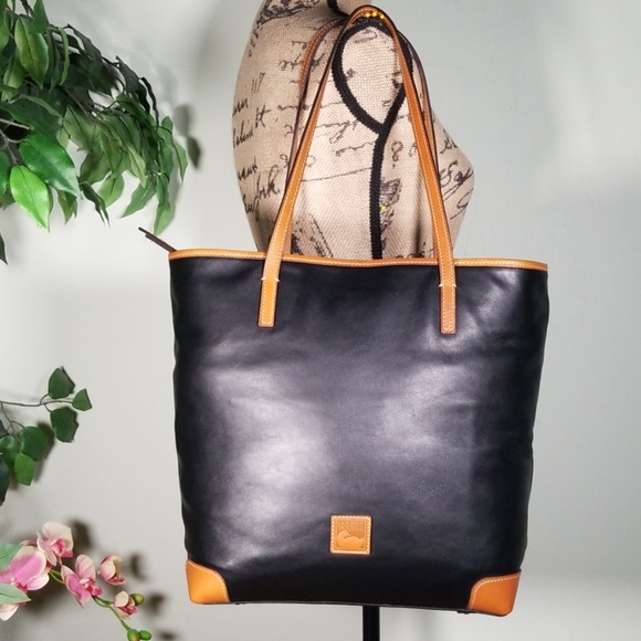 Dooney & Bourke Handbags - Dooney & Bourke Leather Bag